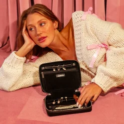 Le Tasha- Trousse à bijoux en cuir vegan noire